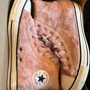 Converse Chuck Taylor All Star Hi Faux Fur Fuzzy Pink sneakers. Women’s 10